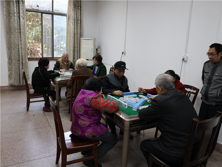 丰富老年生活娱乐放松身心我院组织离退休老同志开展2019年棋牌赛